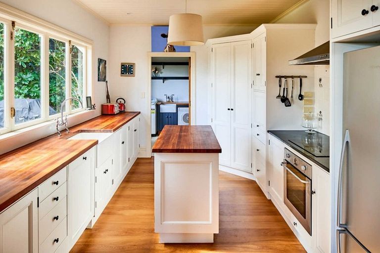 Photo of property in 17 Kowhai Street, Eastbourne, Lower Hutt, 5013