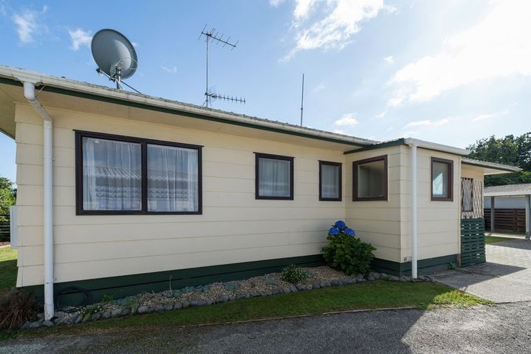 Photo of property in 52a Aquarius Drive, Kawaha Point, Rotorua, 3010