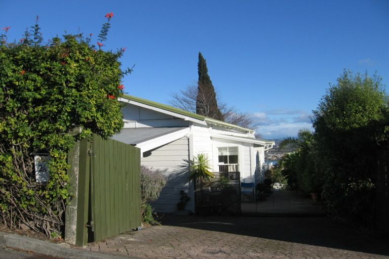 Photo of property in 26 Roslyn Road, Bluff Hill, Napier, 4110