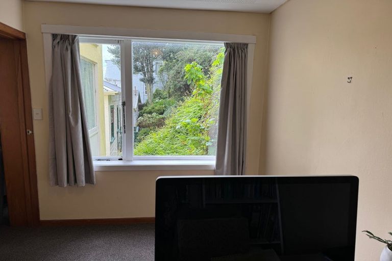 Photo of property in 4/131 Glenmore Street, Kelburn, Wellington, 6012