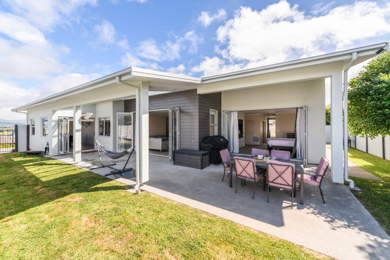 Photo of property in 1 Tennyson Avenue, Kelvin Grove, Palmerston North, 4414