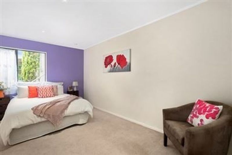 Photo of property in 2/14 Duncan Street, Tawa, Wellington, 5028