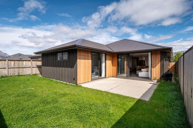 Photo of property in 3 Bale Road, Jacks Point, 9371