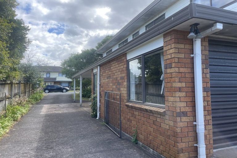 Photo of property in 4 Heversham Place, Glendene, Auckland, 0602