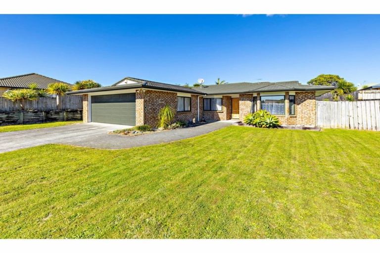 Photo of property in 15 Killeen Place, Flat Bush, Auckland, 2019