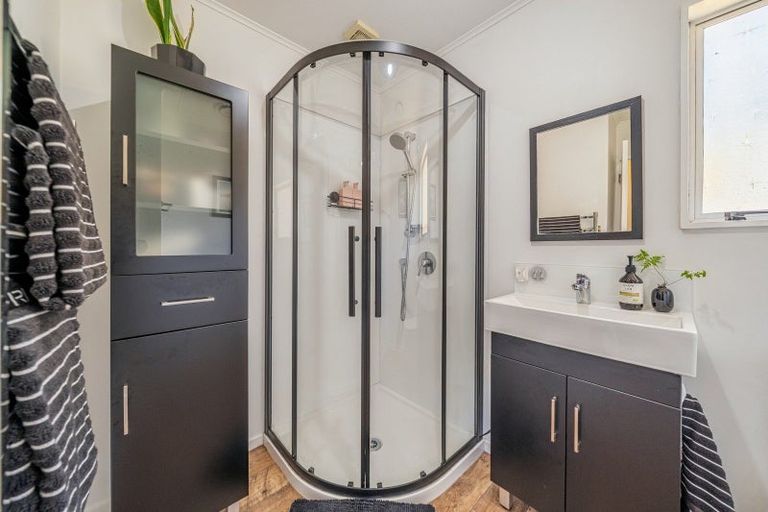 Photo of property in 21 Oaklands Grove, Clouston Park, Upper Hutt, 5018