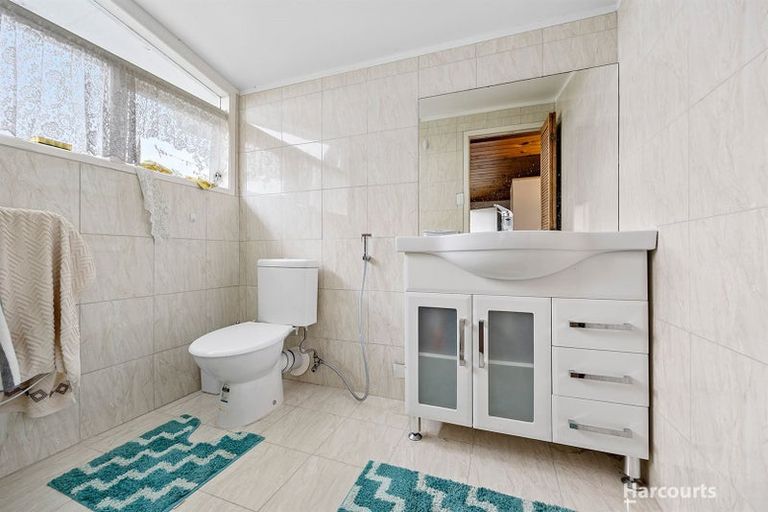 Photo of property in 2 Coburg Street, Henderson, Auckland, 0612