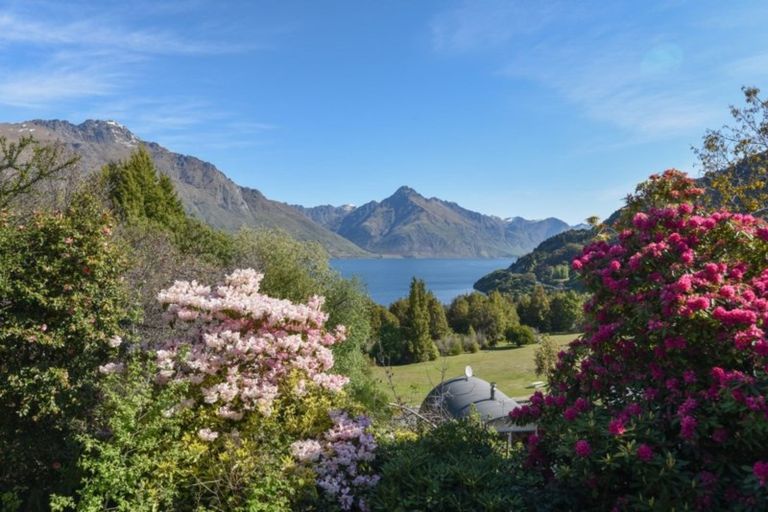 Photo of property in 14b Mckerrow Place, Sunshine Bay, Queenstown, 9300