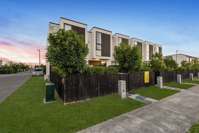 Photo of property in 15 Walsh Road, Papakura, 2110