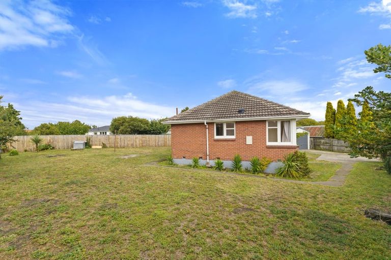 Photo of property in 12 Mattingley Street, Aranui, Christchurch, 8061