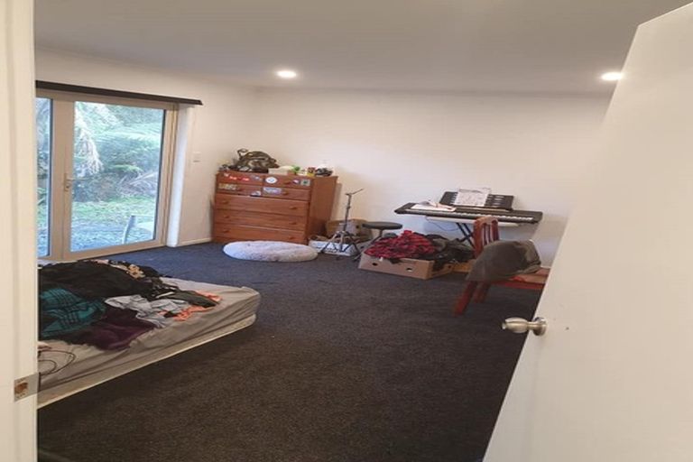 Photo of property in 15 Maori Hut Road, Red Beach, 0932