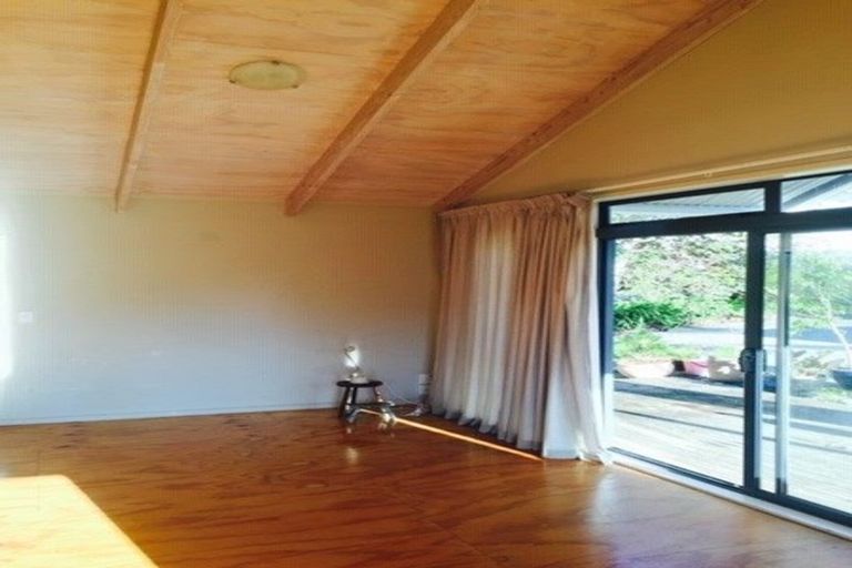 Photo of property in 7a Erica Road, Sunnynook, Auckland, 0620