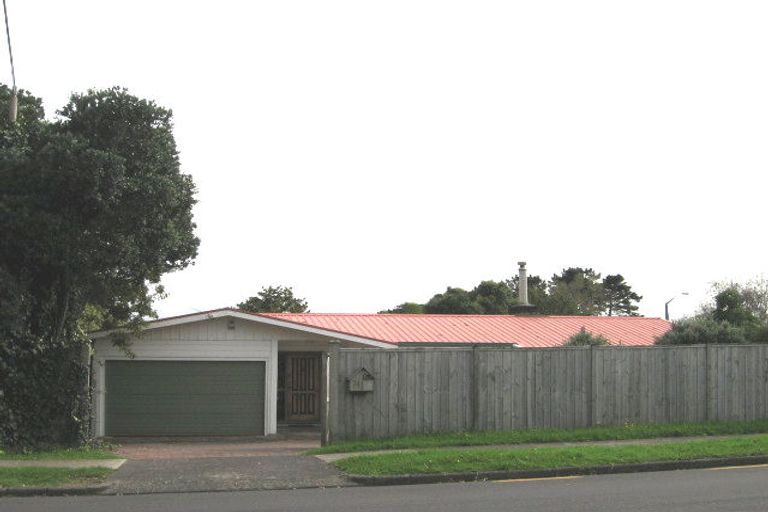 Photo of property in 74 Bleakhouse Road, Howick, Auckland, 2014