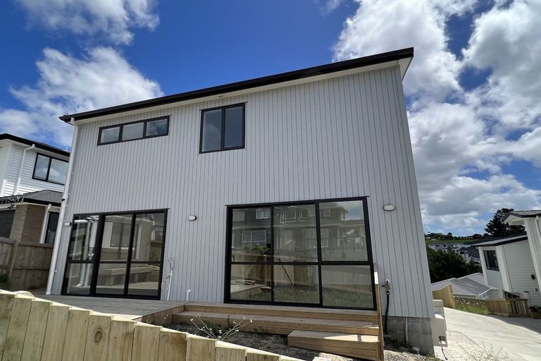 Photo of property in 38a Mcwhirters Farm Lane, Massey, Auckland, 0614