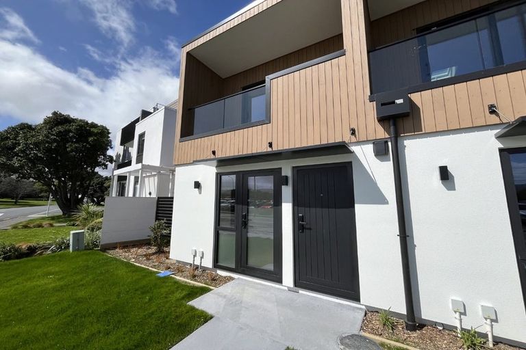 Photo of property in 16/92a Cambridge Terrace, Waterloo, Lower Hutt, 5011