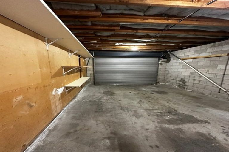 Photo of property in 100 Flanshaw Road, Te Atatu South, Auckland, 0610