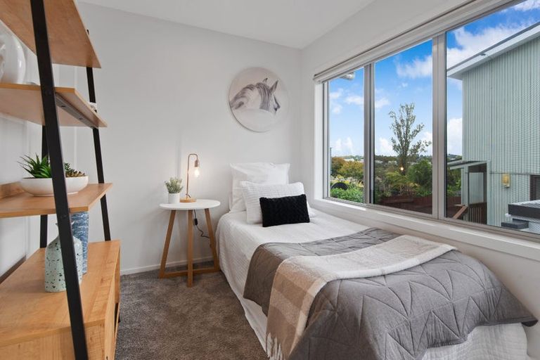 Photo of property in 1/18 Ridge Road, Waiake, Auckland, 0630