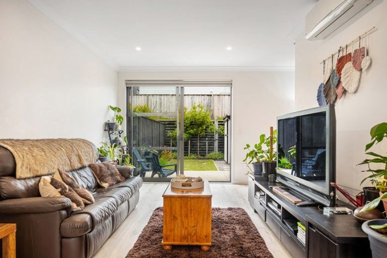 Photo of property in 19b O'meara Street, Swanson, Auckland, 0614