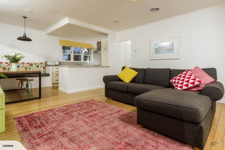 Photo of property in 1/472 East Coast Road, Windsor Park, Auckland, 0630