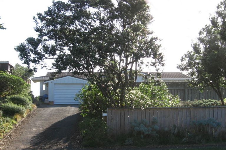 Photo of property in 85 Field Way, Waikanae Beach, Waikanae, 5036