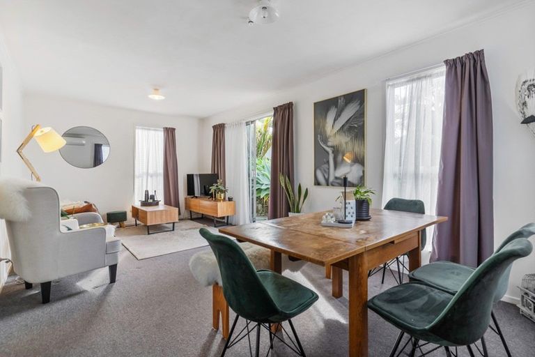 Photo of property in 21 Waterlea Avenue, Mangere Bridge, Auckland, 2022