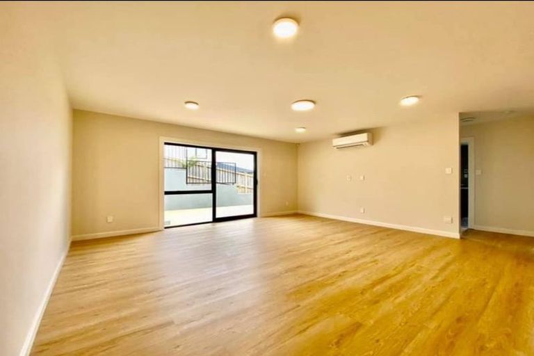 Photo of property in 25 Colliston Rise, Pinehill, Auckland, 0632