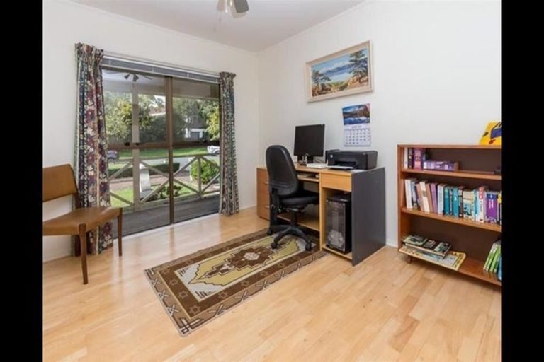Photo of property in 6 Orinda Close, Botany Downs, Auckland, 2010