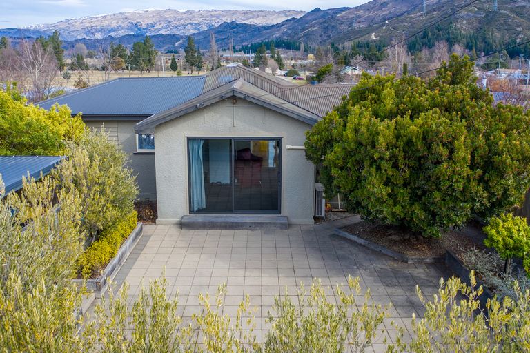 Photo of property in 37 Newcastle Street, Clyde, 9330