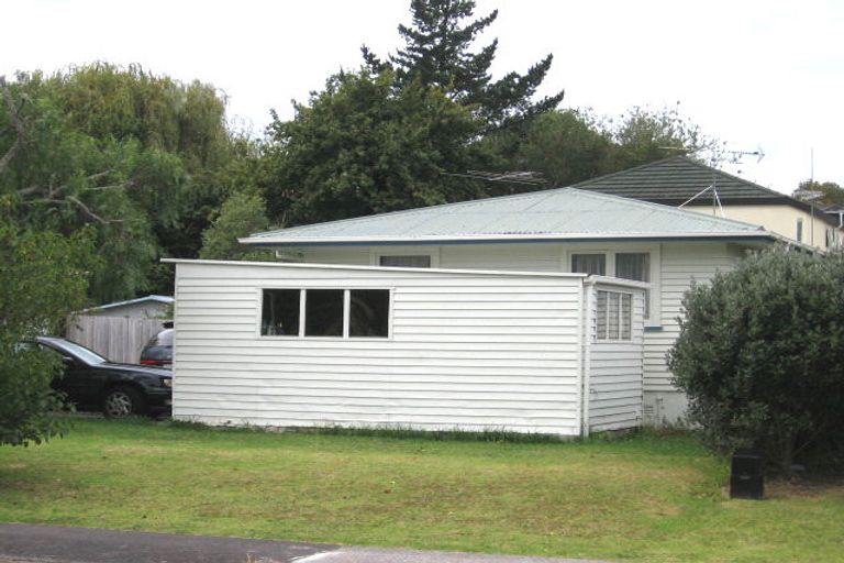 Photo of property in 2/15 Seine Road, Forrest Hill, Auckland, 0620