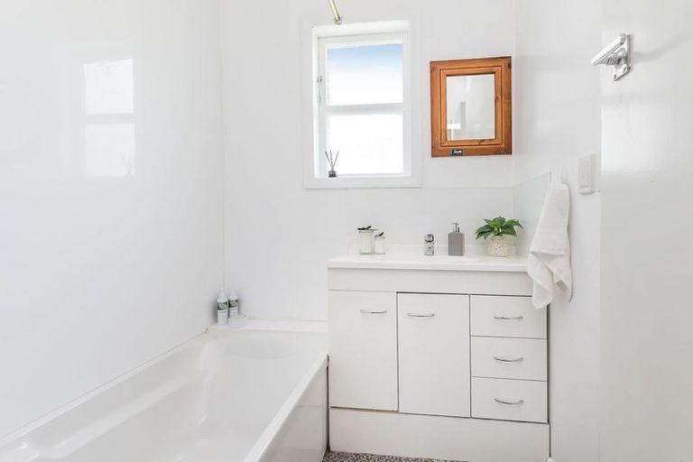 Photo of property in 7 Tainui Terrace, Tawa, Wellington, 5028