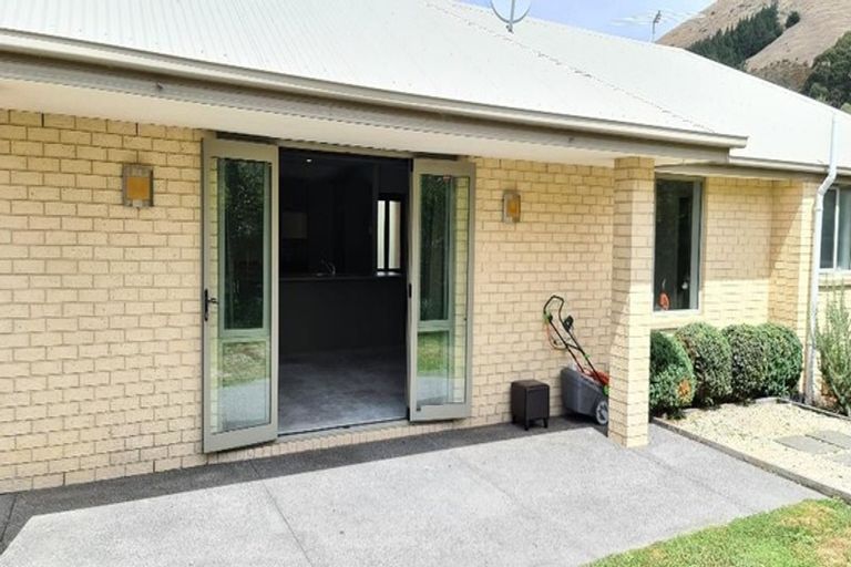 Photo of property in 9 Hamlet Lane, Heathcote Valley, Christchurch, 8022