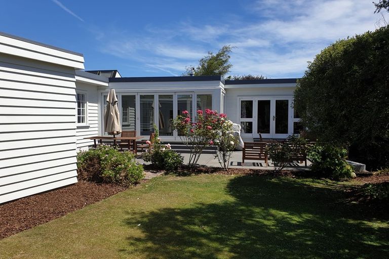Photo of property in 129 Memorial Avenue, Burnside, Christchurch, 8053