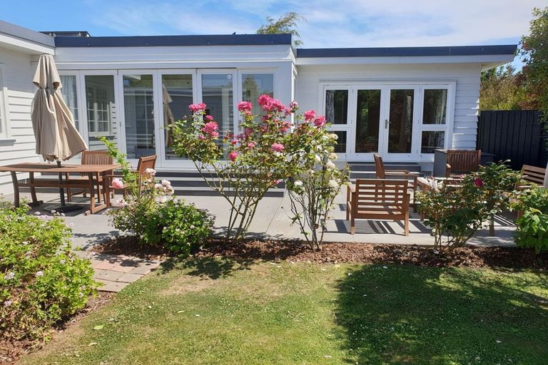 Photo of property in 129 Memorial Avenue, Burnside, Christchurch, 8053