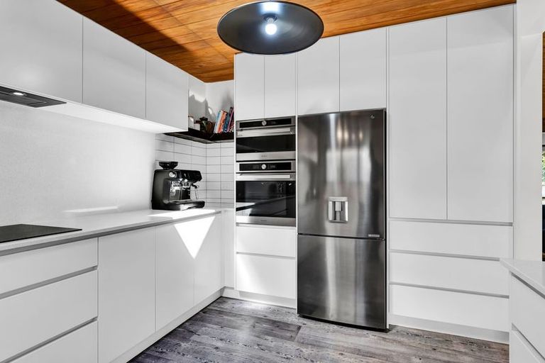 Photo of property in 76a Paynters Avenue, Strandon, New Plymouth, 4312