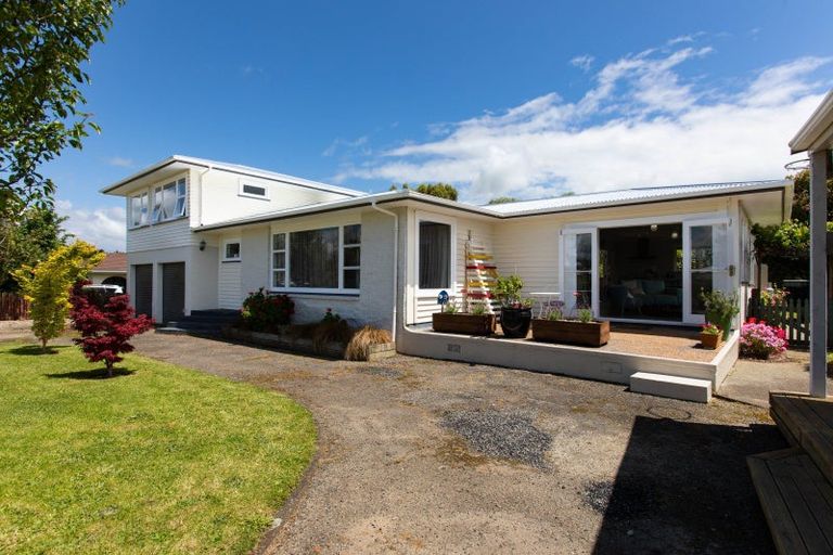 Photo of property in 77 Fergusson Street, Woodville, 4920
