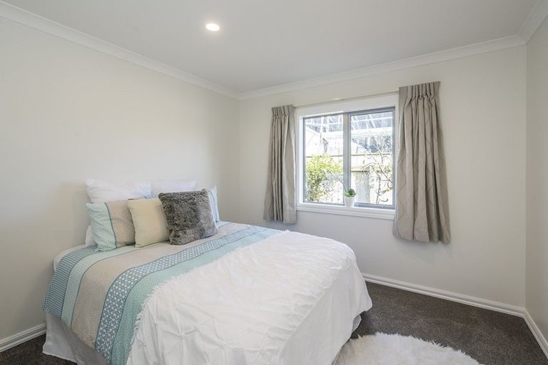 Photo of property in 6 Holcombe Drive, Paraparaumu, 5032