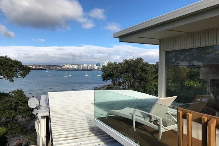 Photo of property in 1/15a Stanley Point Road, Stanley Point, Auckland, 0624