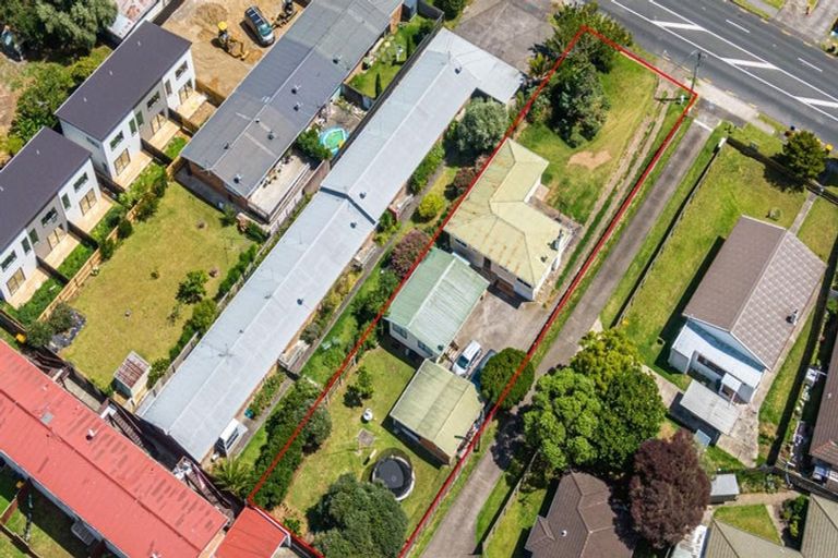 Photo of property in 24 West Coast Road, Glen Eden, Auckland, 0602