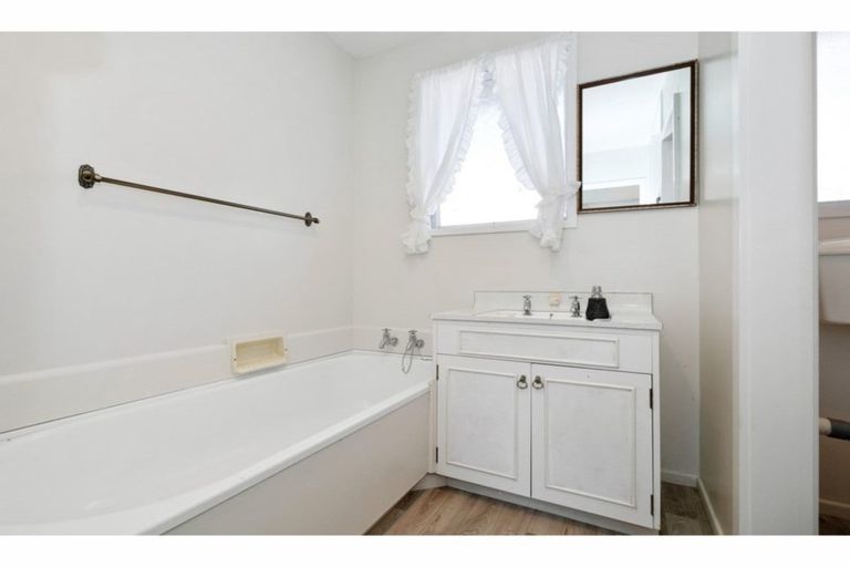 Photo of property in 2/4 Taranui Place, Bromley, Christchurch, 8062