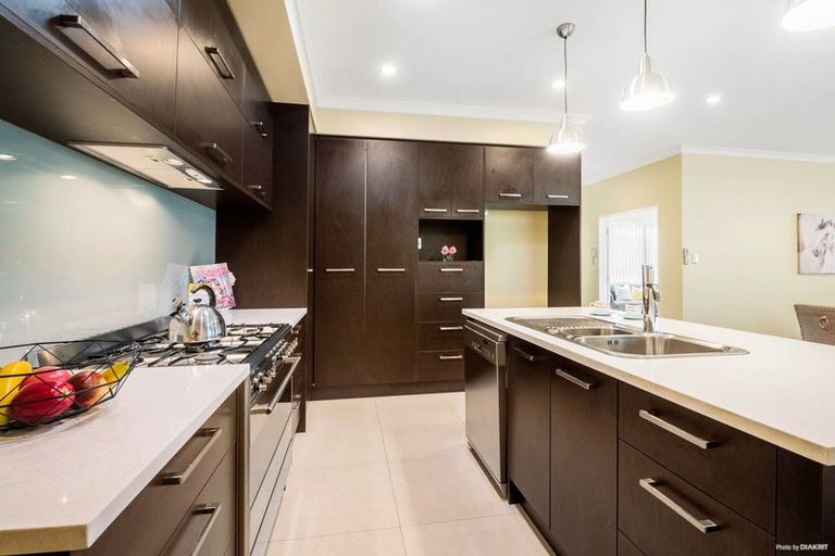 Photo of property in 17 Ohau Court, Fairview Heights, Auckland, 0632