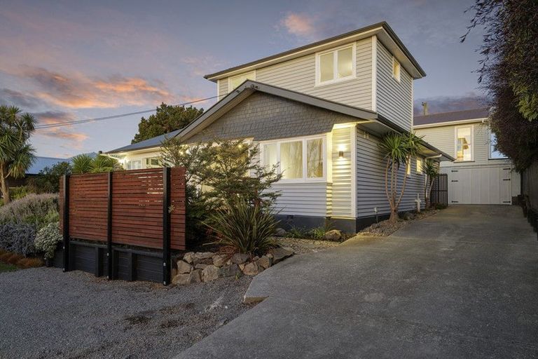 Photo of property in 87 Saint Andrews Hill Road, Mount Pleasant, Christchurch, 8081
