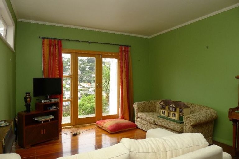 Photo of property in 24 Waikato Street, Island Bay, Wellington, 6023