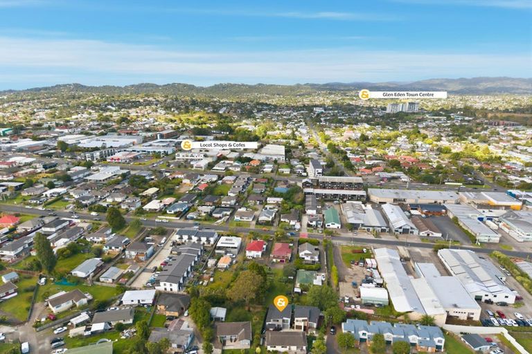 Photo of property in 19b Standage Lane, Kelston, Auckland, 0602