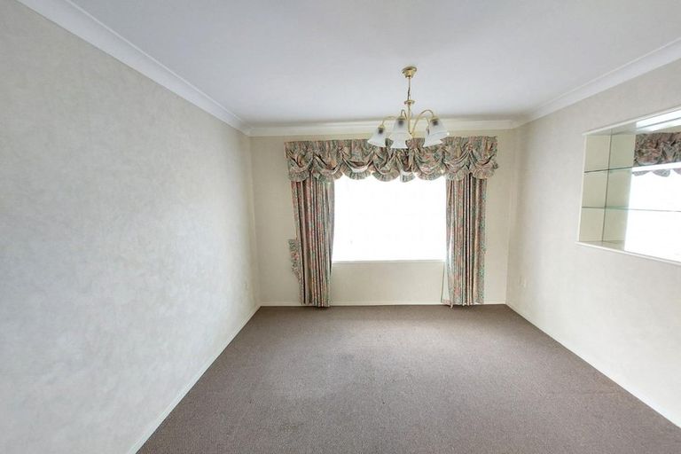 Photo of property in 11 Santa Ana Drive, Shamrock Park, Auckland, 2016