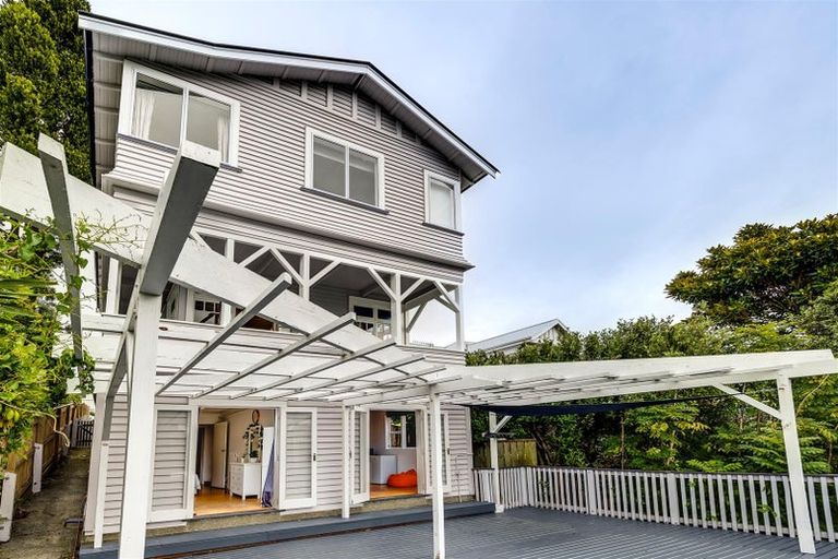 Photo of property in 11a Colenso Avenue, Hospital Hill, Napier, 4110
