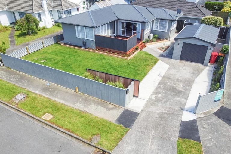 Photo of property in 2 Chester Crescent, West End, Palmerston North, 4410
