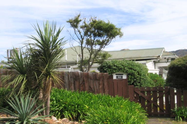 Photo of property in 182 Melbourne Road, Island Bay, Wellington, 6023