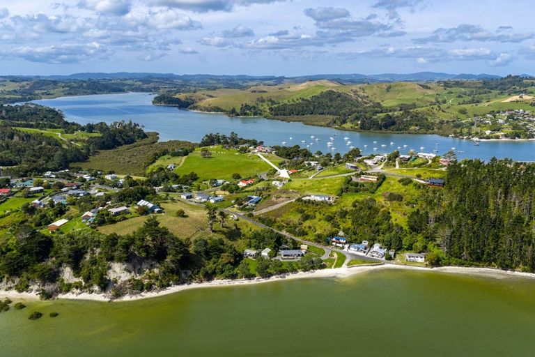 Photo of property in 6 Emay Crescent, Pahi, Paparoa, 0571