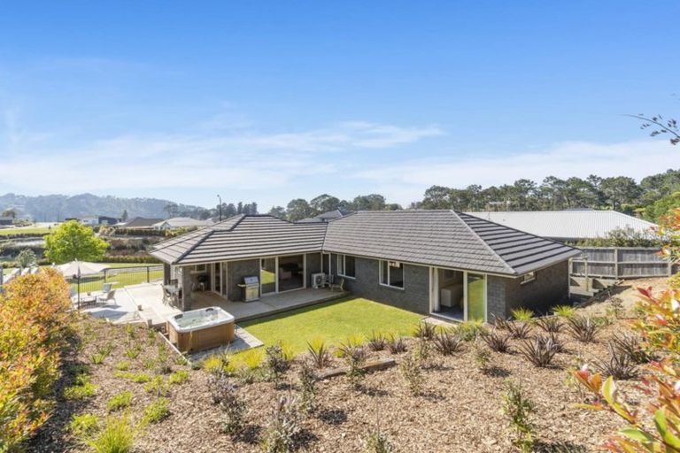 Photo of property in 16 The Landing, Riverhead, 0820