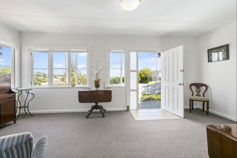Photo of property in 10 Evan Street, Belmont, Auckland, 0622